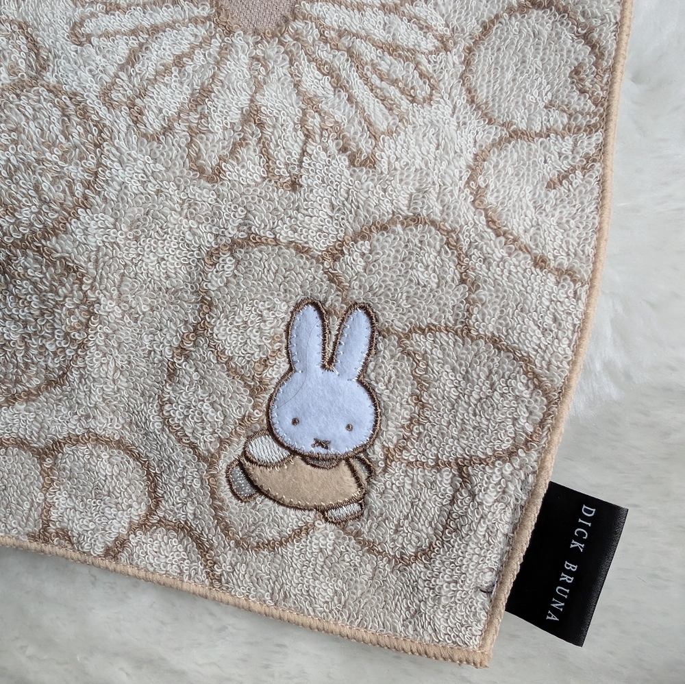 Miffy Beige Floral Wash Cloth - Picture 3 of 7